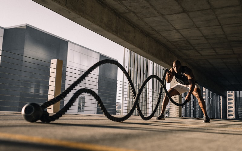 法国队球员姆巴佩带球突破的瞬间动作分析图