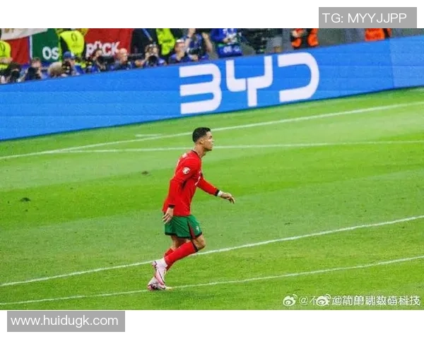 足球26号球星闪耀绿茵赛场引领球队逆转创造辉煌时刻