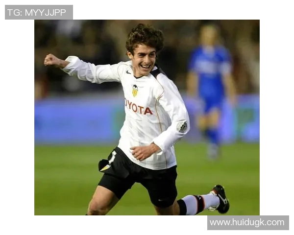 足球球星美颜解析：从外貌到气质，如何打造完美的运动偶像形象